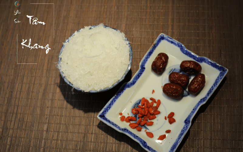 Sản phẩm yến sào được sấy từ muối hồng Himalaya tích hợp các dưỡng chất từ hai nguồn
