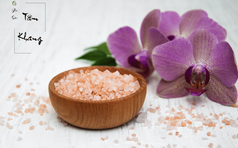 Tẩy tế bào chết bằng muối hồng giúp làn da rạng rỡ, tươi tắn hơn